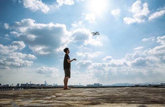 在一次放飛無人機(jī)時(shí)，“爽飛”一般指在飛行期間沒有任何意外