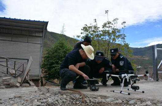 將無人機集成到治安中的第二個主要障礙是由于當前電池技術的限制，無人機的飛行時間有限。大多數(shù)無人機的平均電池壽命可維持約30分鐘的飛行時間。