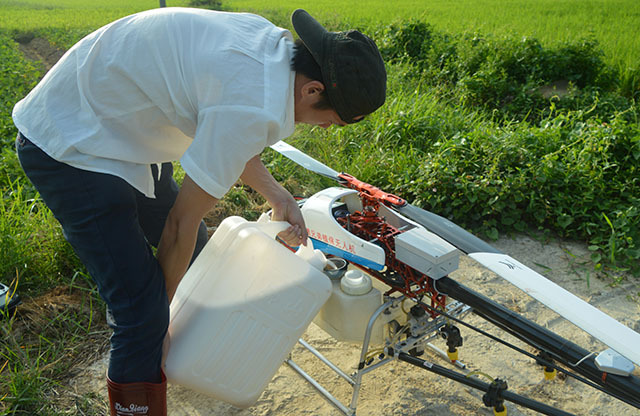 植保無人機(jī)農(nóng)藥混配方法