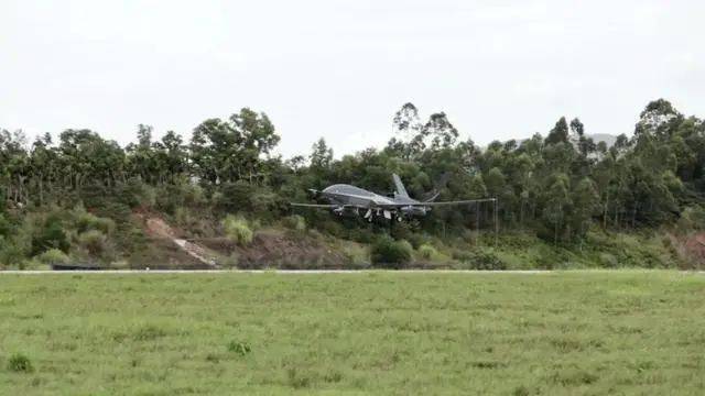 我國首次高空大型無人機海洋、臺風綜合觀測試驗取得圓滿成功。