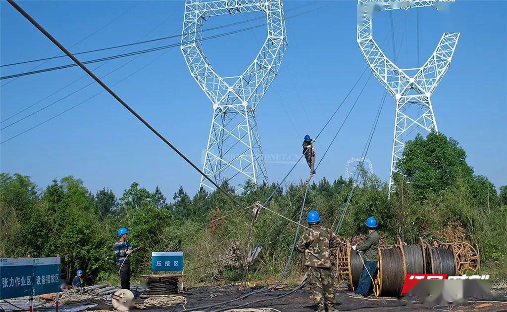 揭秘電線如何“飛”上高塔？無人機來幫忙