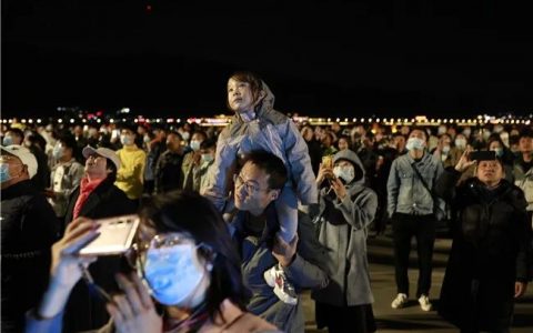 多圖高清！200架無人機昆明滇池升空表演