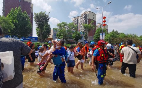 衛(wèi)輝市被洪水圍困的7天，水上“孤城”的接力救援