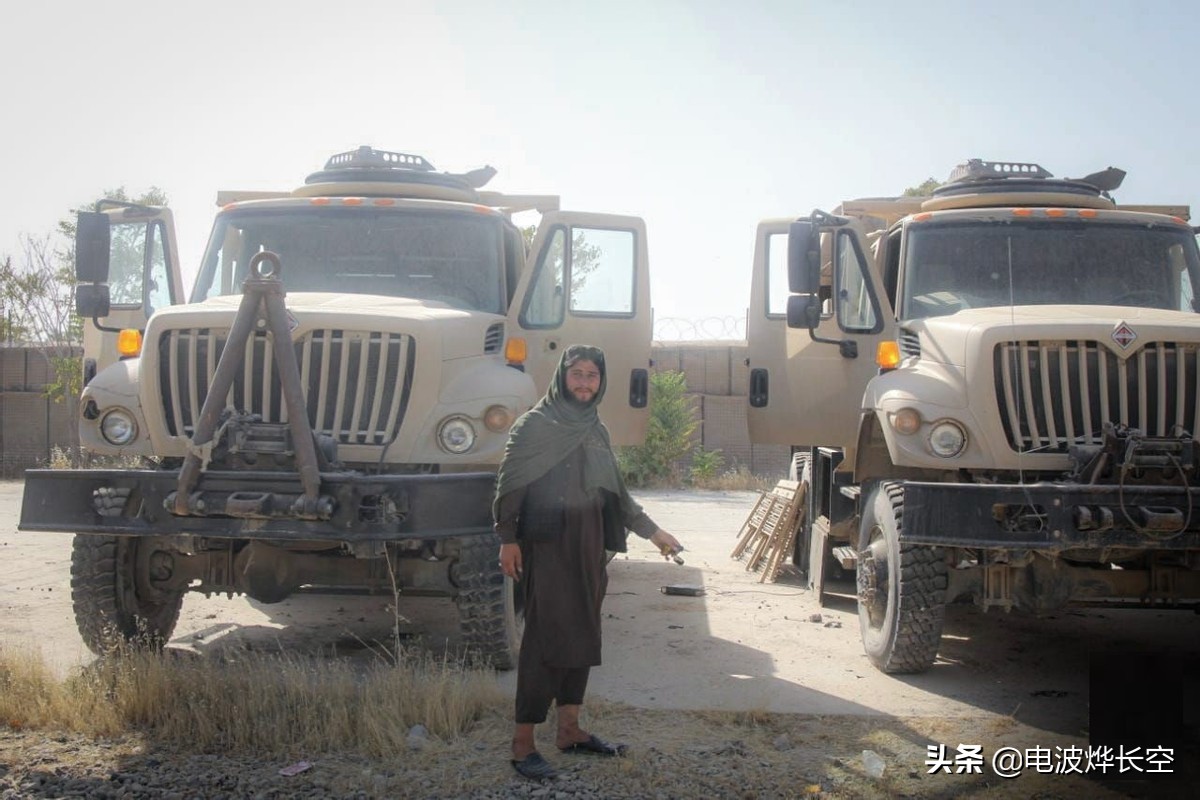 塔利班繳獲3套美國(guó)先進(jìn)無人機(jī)！政府軍逃命太慌張，連包裝一起扔