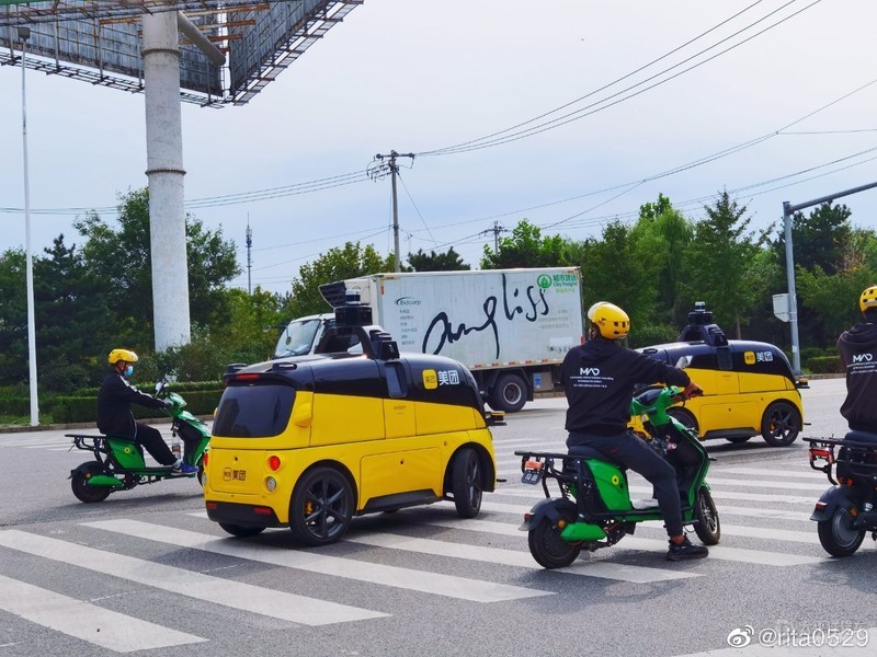 美團(tuán)無人車撞上私家車被判全責(zé)！這些低速無人車到底該怎么管？