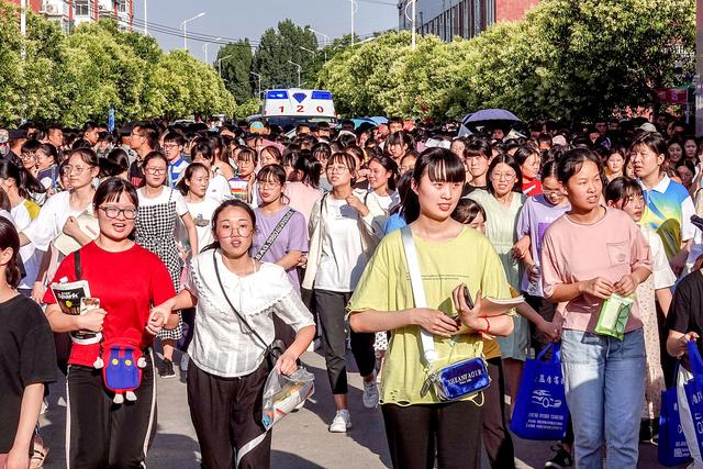 中專院校有哪些專業(yè)？哪些專業(yè)更吃香？今后如何選擇中專專業(yè)？