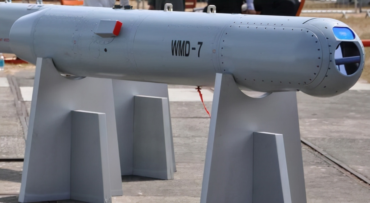 WMD-7：機(jī)載光電瞄準(zhǔn)吊艙，“梟龍”戰(zhàn)斗機(jī)的標(biāo)準(zhǔn)裝備