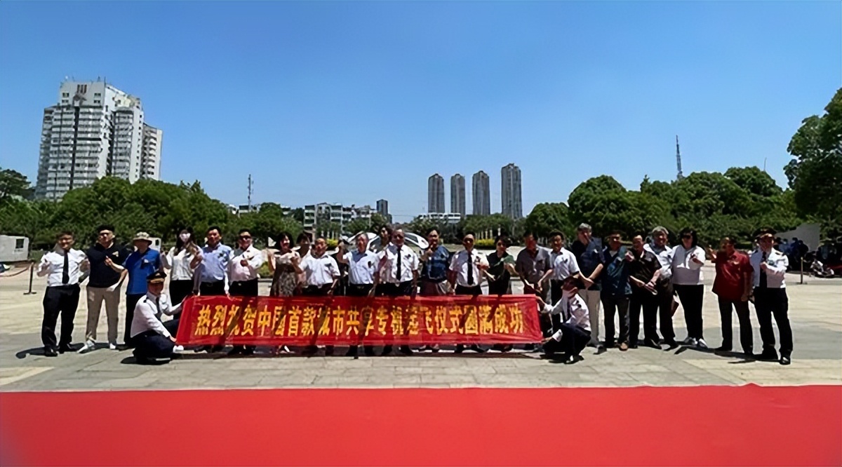 國內(nèi)首款載人無人機(jī)在徐州云龍湖試飛成功